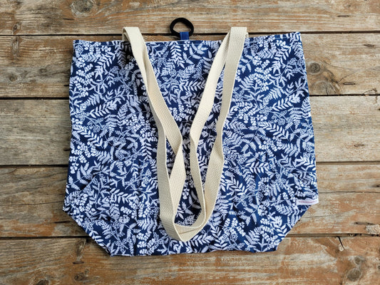basic cotton tote bag in navy leaf print
