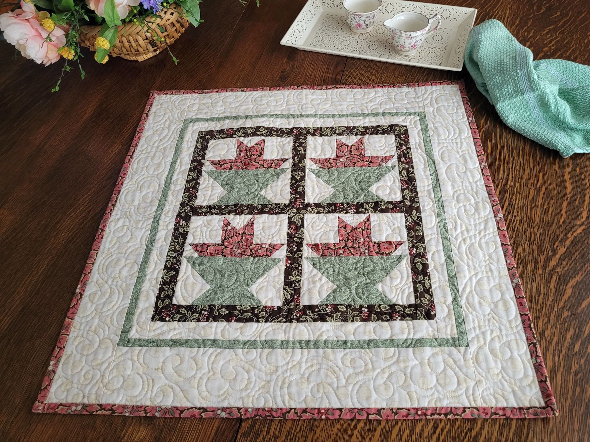 Rambling Rose Quilt - Wall Hanging or outlet Table Topper